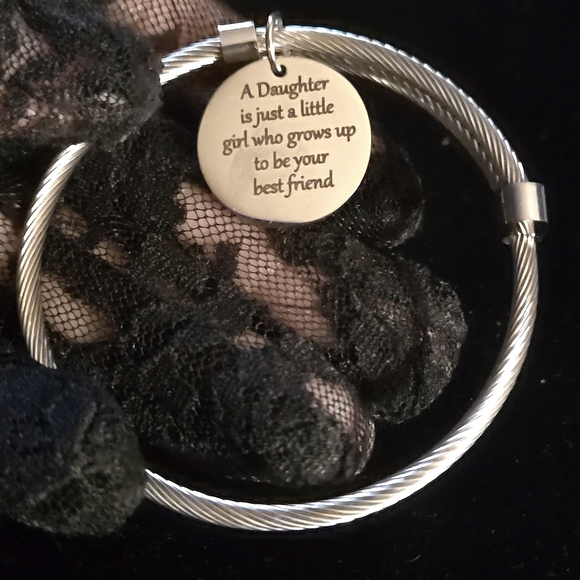 PINK BOX NWT QUOTED  ADJUSTABLE BANGLE - Picture 1 of 3